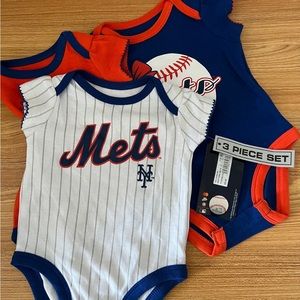 3 Piece New York Mets onesies
Size 0 to 3